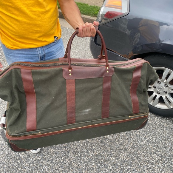 Travel bag/duffel bag with wheels! - Picture 2 of 3